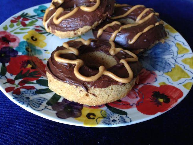 healthy baked oat-and-peanut-butter doughnuts