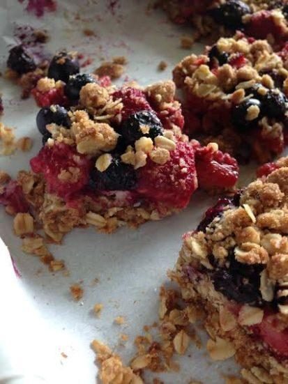 triple berry and oat breakfast bars