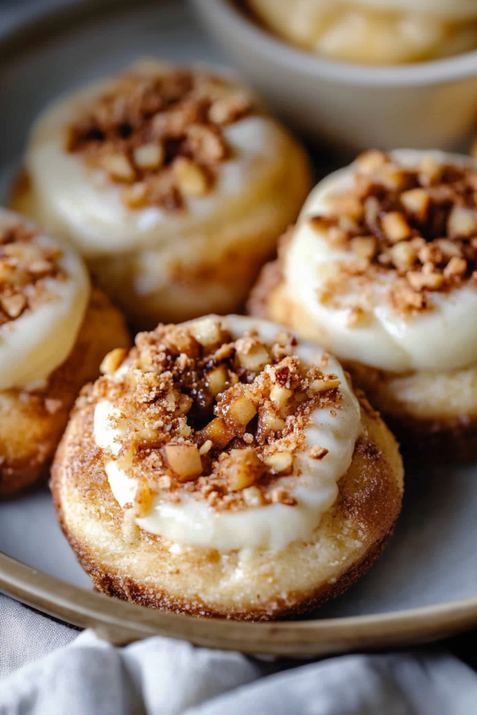 Freshly baked buns with creamy cheesecake filling, topped with cinnamon apples and streusel.